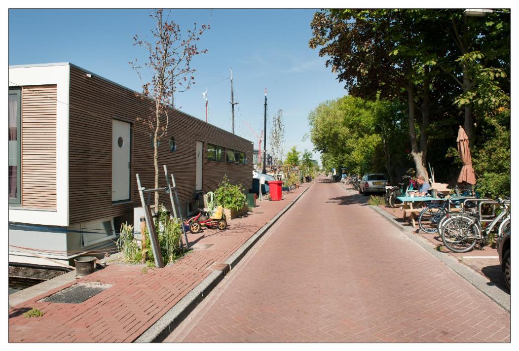 Private Guesthouse Bnb The Waterhouse Houseboat Amsterdam Exterior photo
